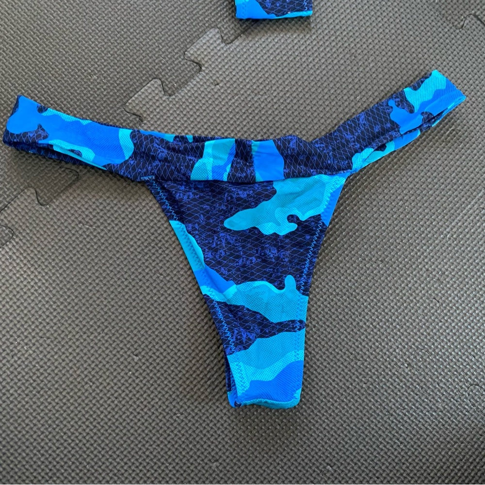 Scales Gear bikini bottoms, L